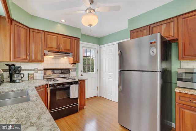 4158 ROBINHOOD DR, York, PA 17408