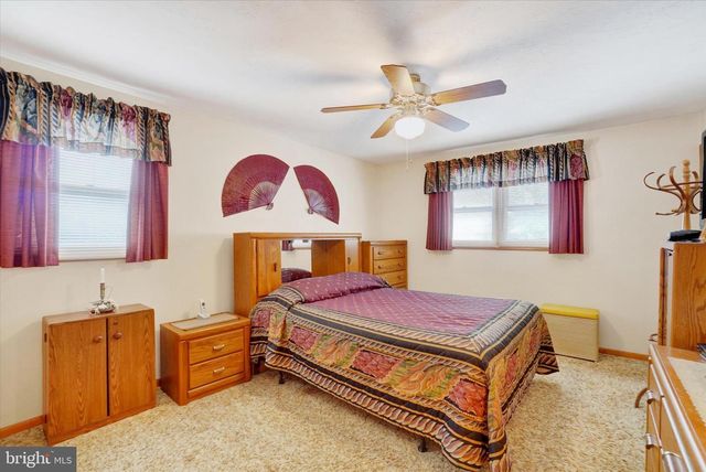 4158 ROBINHOOD DR, York, PA 17408