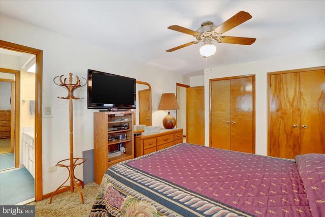 4158 ROBINHOOD DR, York, PA 17408