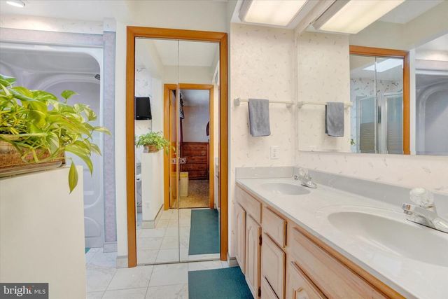 4158 ROBINHOOD DR, York, PA 17408