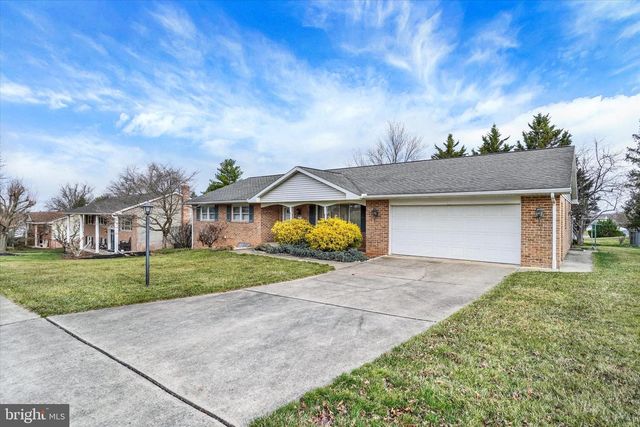 4158 ROBINHOOD DR, York, PA 17408