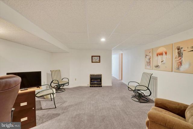 4158 ROBINHOOD DR, York, PA 17408