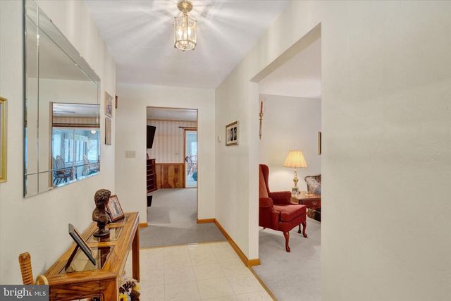 4158 ROBINHOOD DR, York, PA 17408