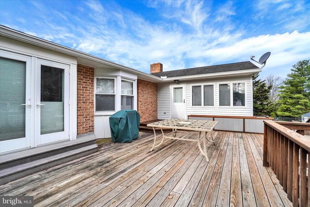 4158 ROBINHOOD DR, York, PA 17408