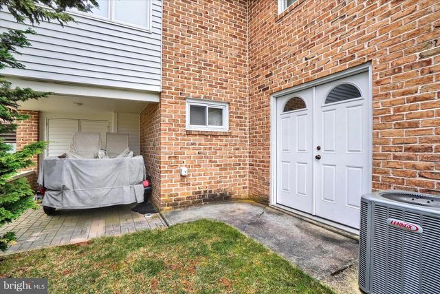 4158 ROBINHOOD DR, York, PA 17408