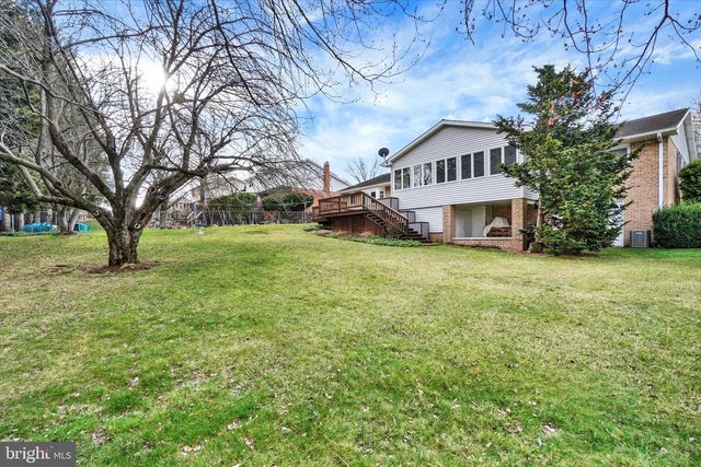 4158 ROBINHOOD DR, York, PA 17408