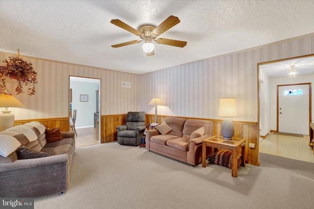 4158 ROBINHOOD DR, York, PA 17408