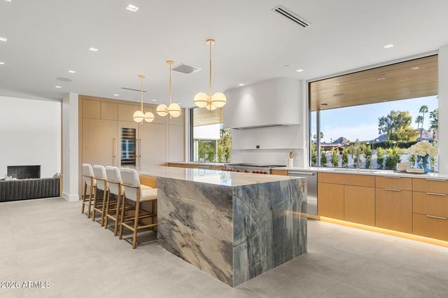 7201 N 47TH Street, Paradise Valley, AZ 85253