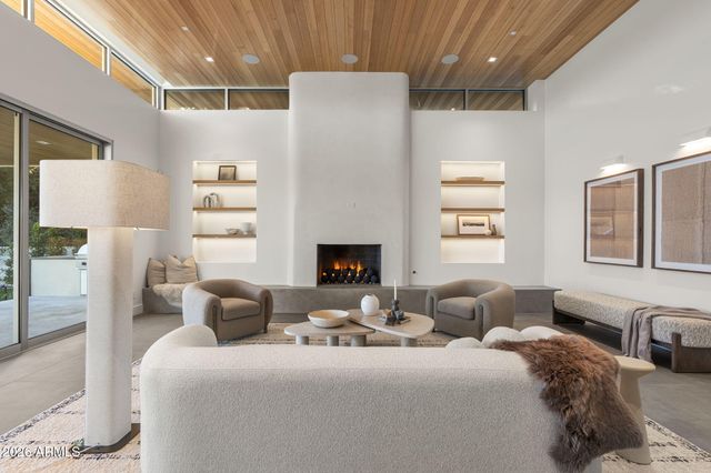 7201 N 47TH Street, Paradise Valley, AZ 85253