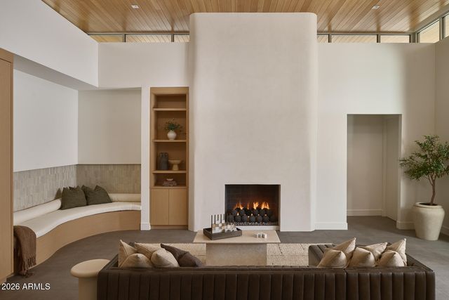 7201 N 47TH Street, Paradise Valley, AZ 85253