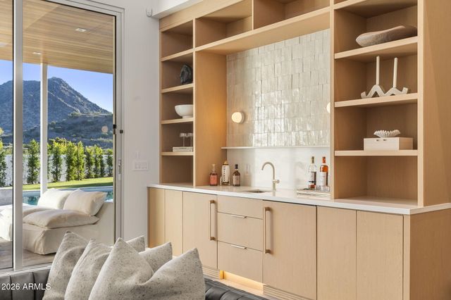 7201 N 47TH Street, Paradise Valley, AZ 85253