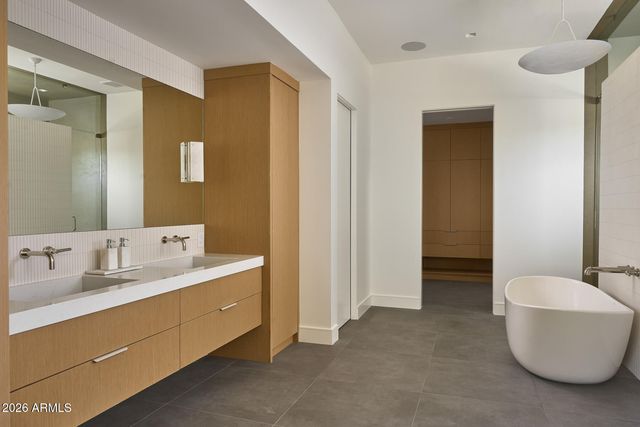 7201 N 47TH Street, Paradise Valley, AZ 85253