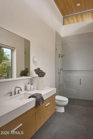 7201 N 47TH Street, Paradise Valley, AZ 85253