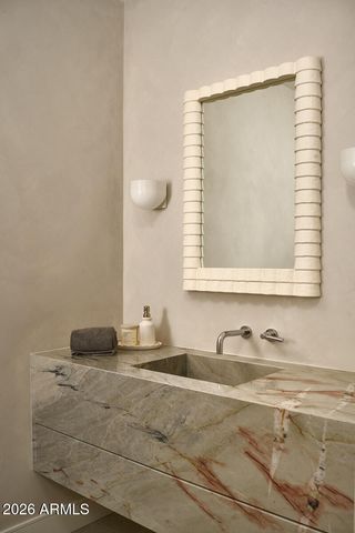 7201 N 47TH Street, Paradise Valley, AZ 85253