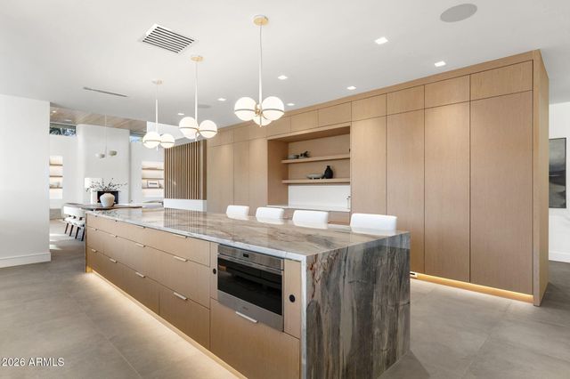 7201 N 47TH Street, Paradise Valley, AZ 85253