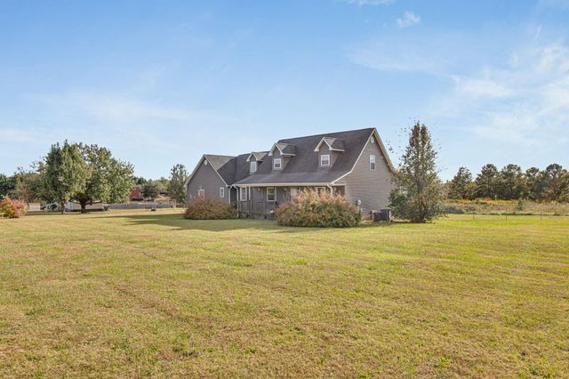 1071 Little Mountain Road, Wellford, SC 29385