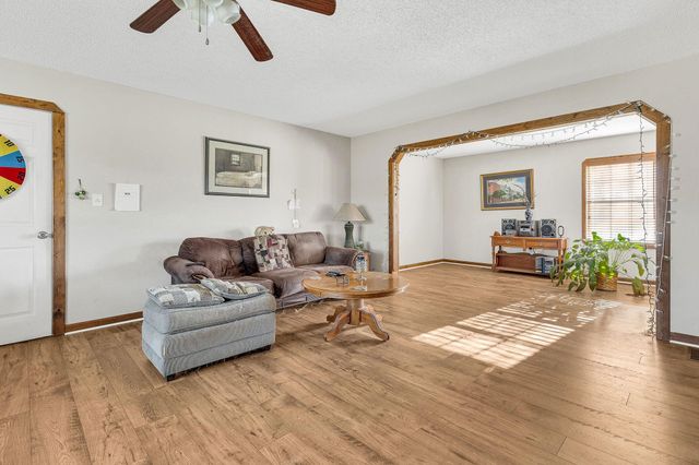 1071 Little Mountain Road, Wellford, SC 29385