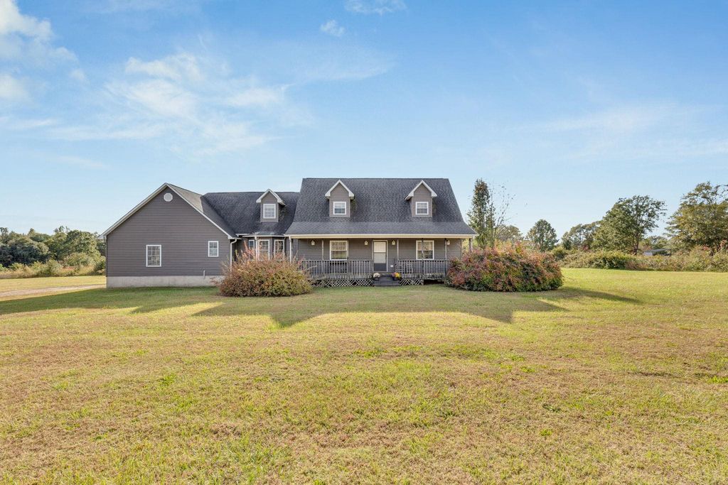1071 Little Mountain Road, Wellford, SC 29385