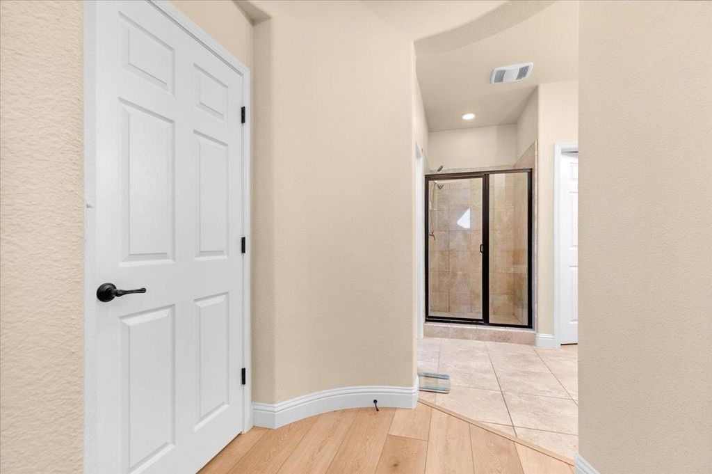 Image 10 of property listing at 2481 S Via Versilia Drive, Fresno, CA 93727