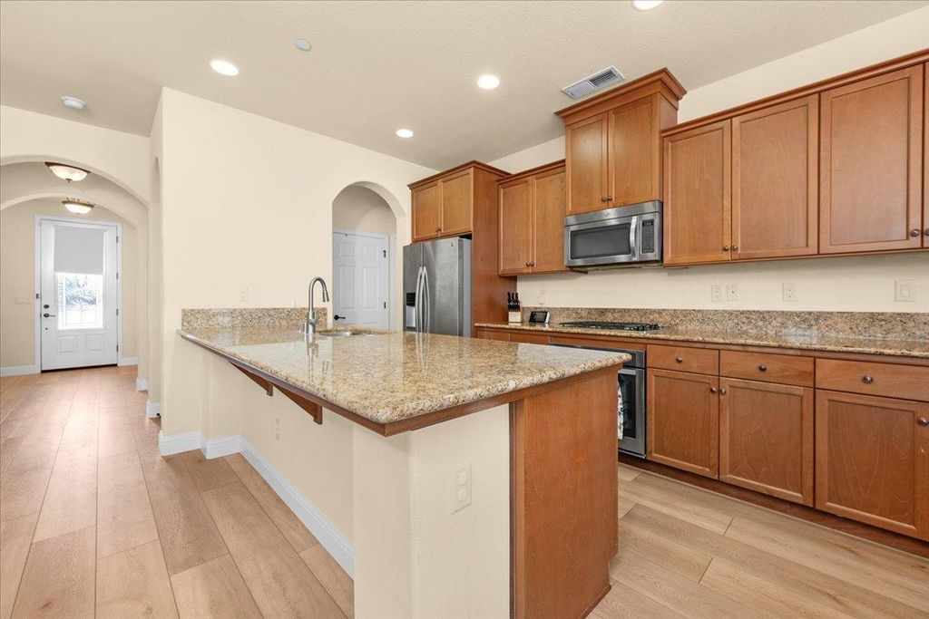 Image 11 of property listing at 2481 S Via Versilia Drive, Fresno, CA 93727