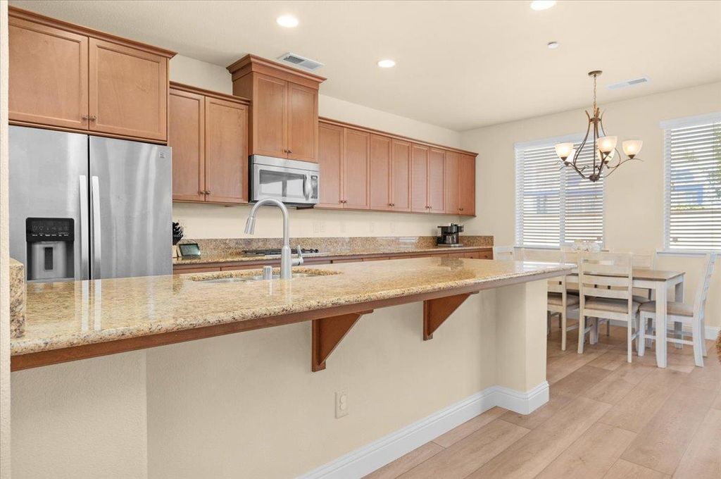 Image 12 of property listing at 2481 S Via Versilia Drive, Fresno, CA 93727