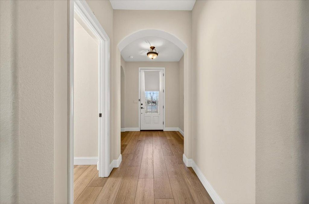 Image 14 of property listing at 2481 S Via Versilia Drive, Fresno, CA 93727
