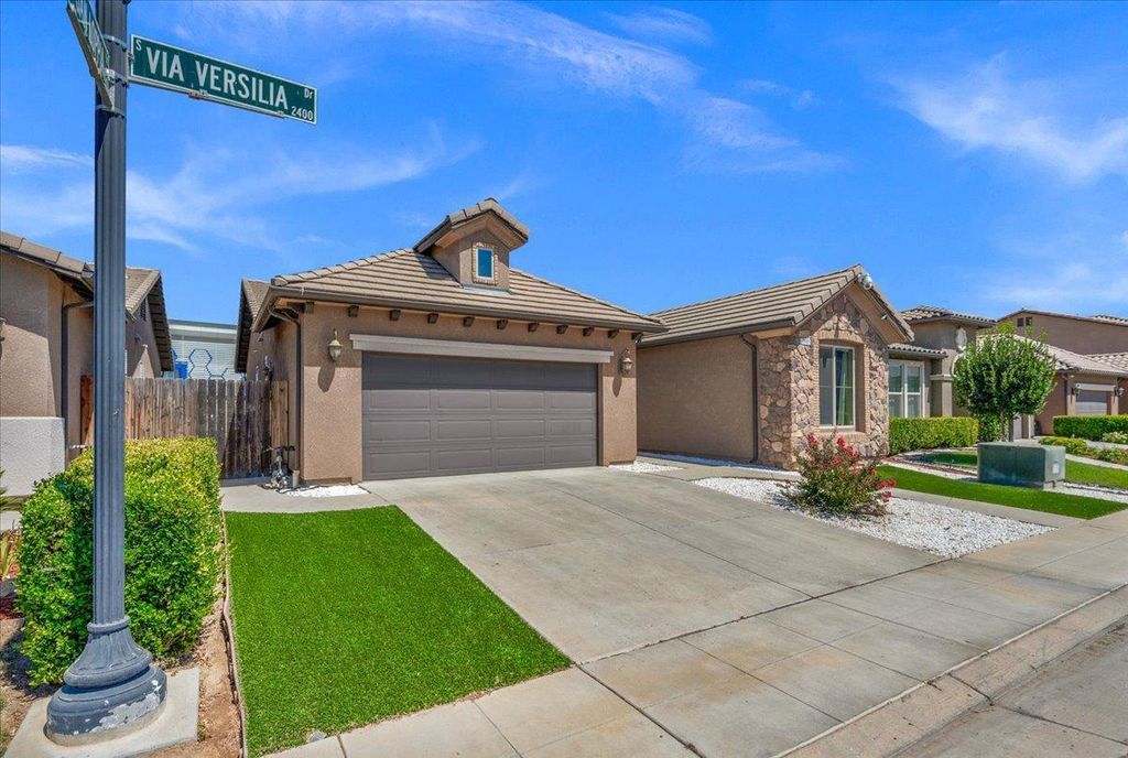 Image 15 of property listing at 2481 S Via Versilia Drive, Fresno, CA 93727