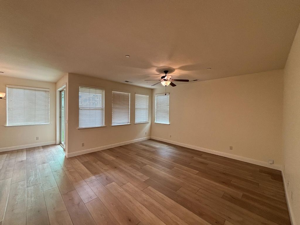 Image 16 of property listing at 2481 S Via Versilia Drive, Fresno, CA 93727