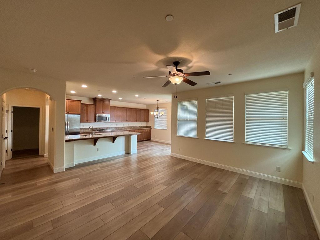 Image 17 of property listing at 2481 S Via Versilia Drive, Fresno, CA 93727