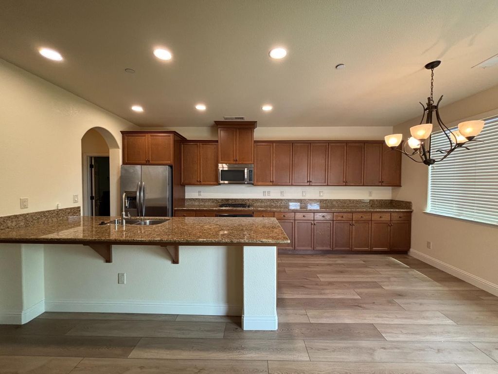 Image 21 of property listing at 2481 S Via Versilia Drive, Fresno, CA 93727