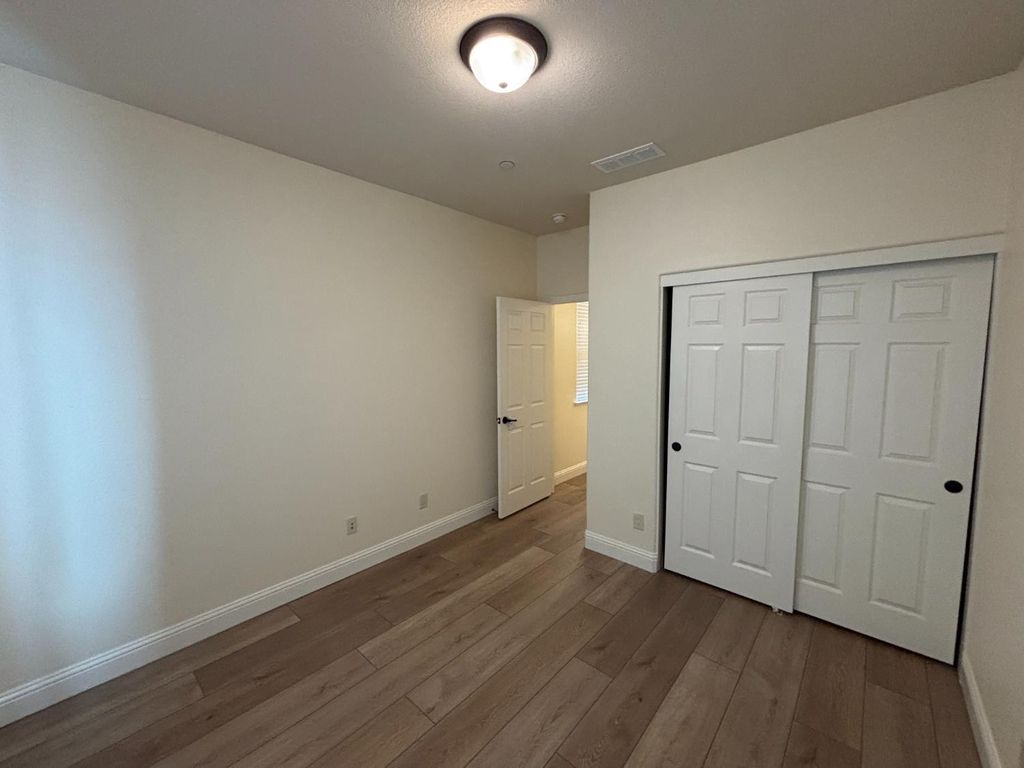 Image 22 of property listing at 2481 S Via Versilia Drive, Fresno, CA 93727