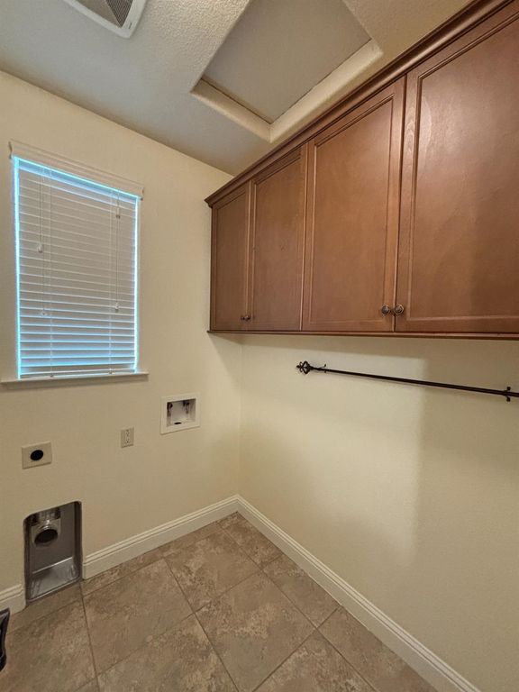 Image 24 of property listing at 2481 S Via Versilia Drive, Fresno, CA 93727
