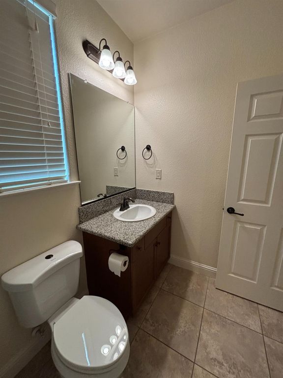 Image 26 of property listing at 2481 S Via Versilia Drive, Fresno, CA 93727