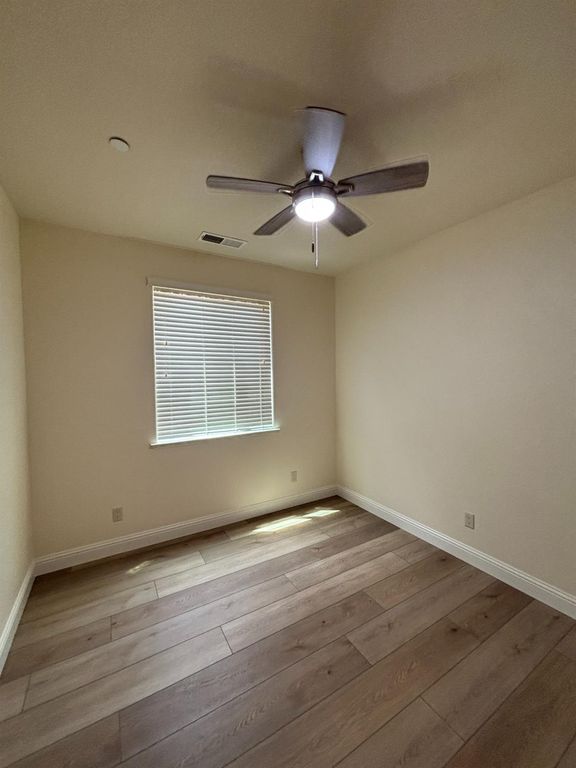 Image 31 of property listing at 2481 S Via Versilia Drive, Fresno, CA 93727