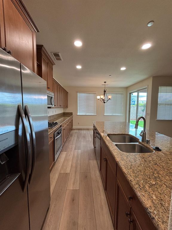 Image 36 of property listing at 2481 S Via Versilia Drive, Fresno, CA 93727