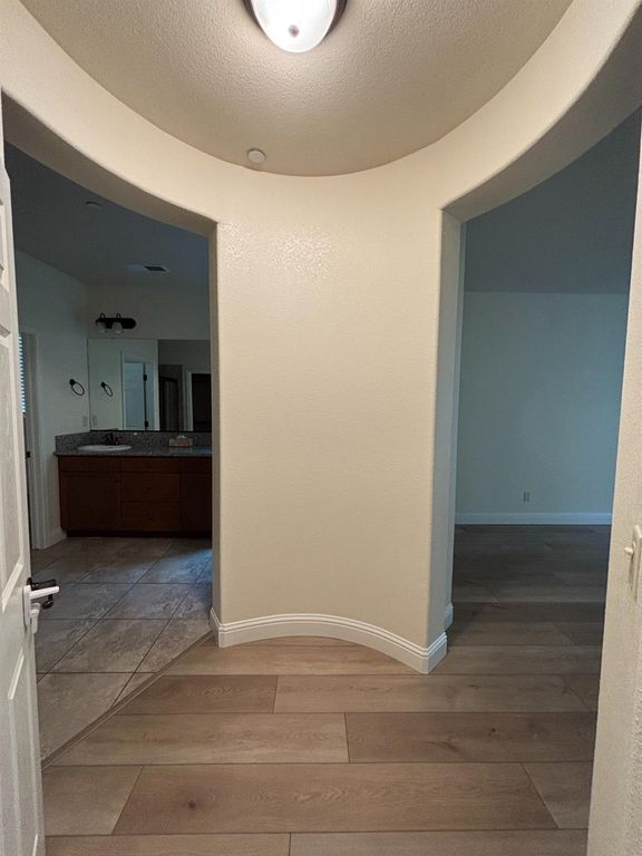 Image 37 of property listing at 2481 S Via Versilia Drive, Fresno, CA 93727