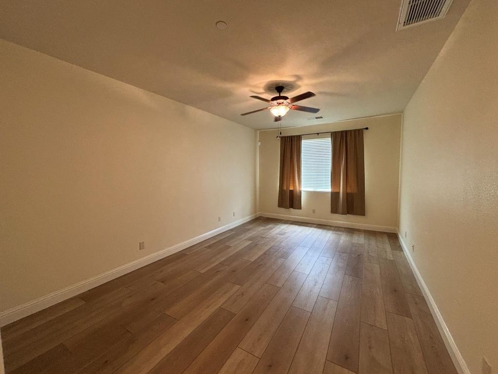 Image 38 of property listing at 2481 S Via Versilia Drive, Fresno, CA 93727