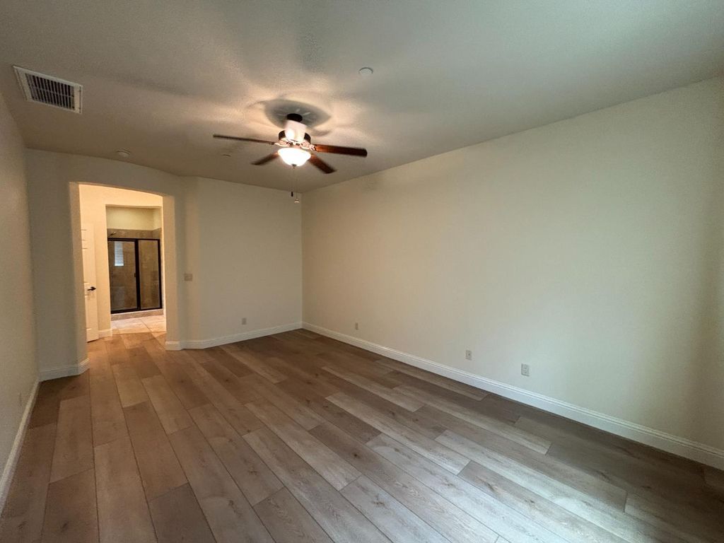 Image 39 of property listing at 2481 S Via Versilia Drive, Fresno, CA 93727