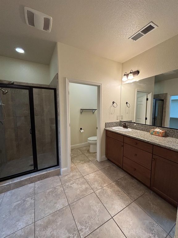 Image 40 of property listing at 2481 S Via Versilia Drive, Fresno, CA 93727