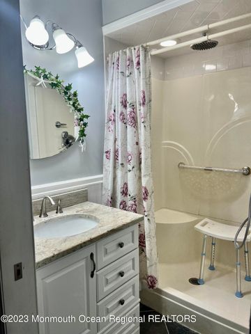 706 Riverside Drive, Bayville, NJ 08721