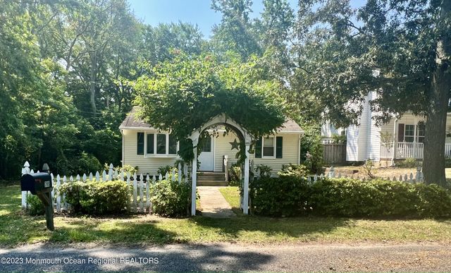 706 Riverside Drive, Bayville, NJ 08721