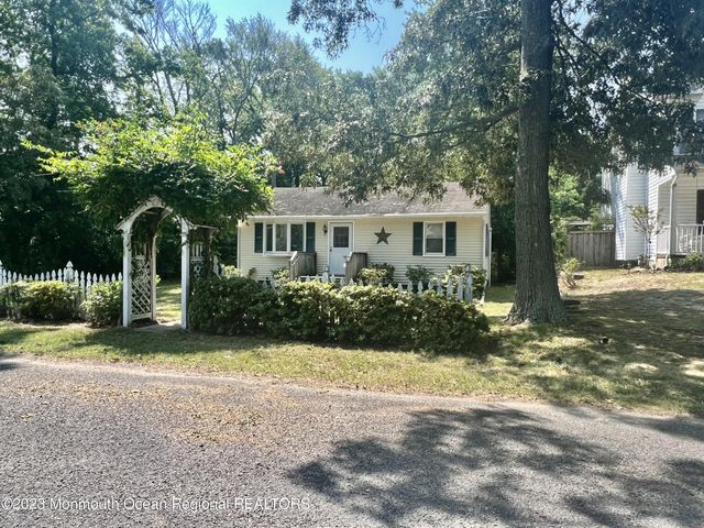 706 Riverside Drive, Bayville, NJ 08721