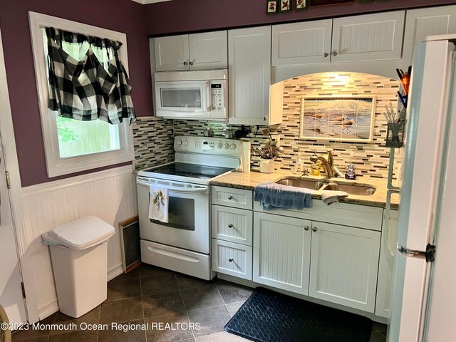 706 Riverside Drive, Bayville, NJ 08721