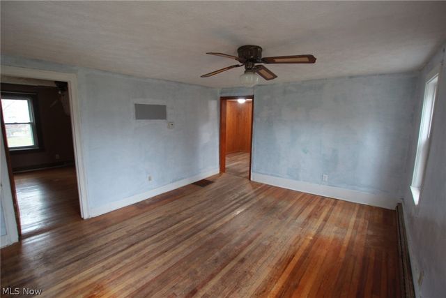 2432 Cadwallader Sonk Road, Cortland, OH 44410