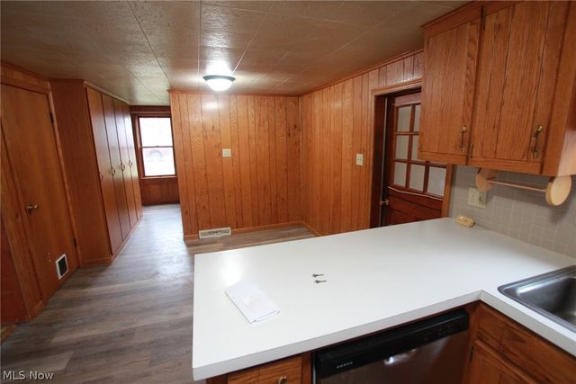 2432 Cadwallader Sonk Road, Cortland, OH 44410