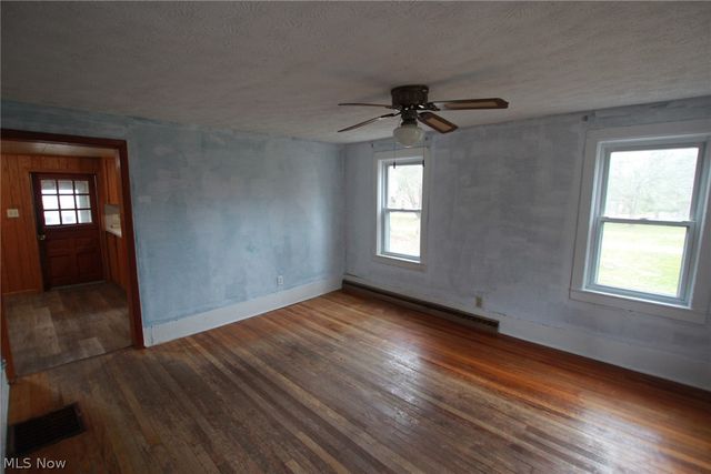 2432 Cadwallader Sonk Road, Cortland, OH 44410