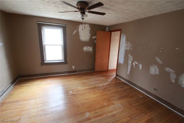 2432 Cadwallader Sonk Road, Cortland, OH 44410