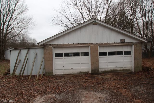 2432 Cadwallader Sonk Road, Cortland, OH 44410