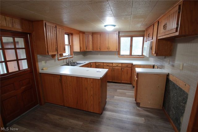 2432 Cadwallader Sonk Road, Cortland, OH 44410