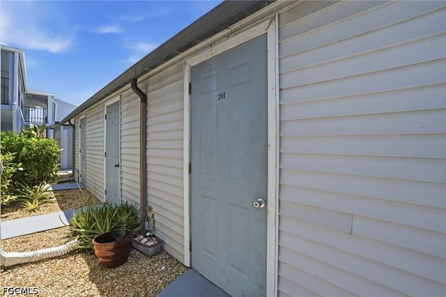 1205 SE 46th LN 201, Cape Coral, FL 33904